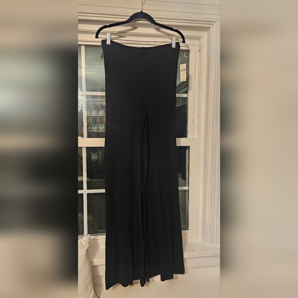 NWT. Size medium Anthropologie pants